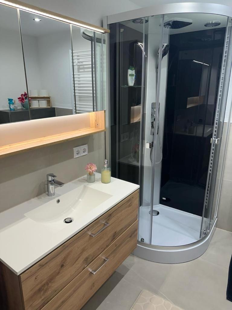 Moderne Ruhige Ferienwohnung Ubstadt-Weiher Extérieur photo